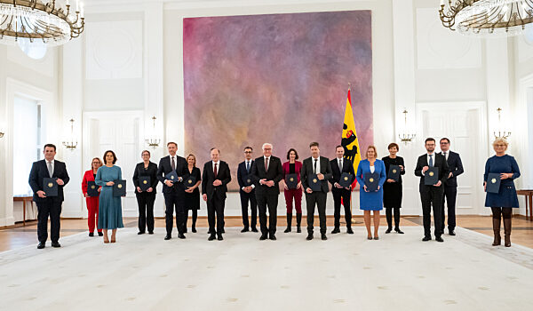 Bundespräsident ernennt neue Bundesregierung