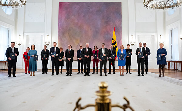 Bundespräsident ernennt neue Bundesregierung