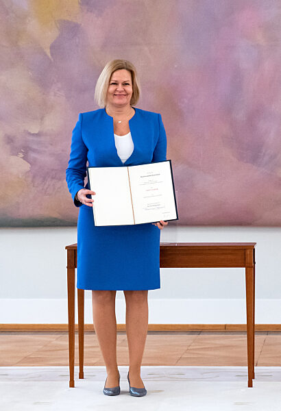 Bundespräsident ernennt neue Bundesregierung