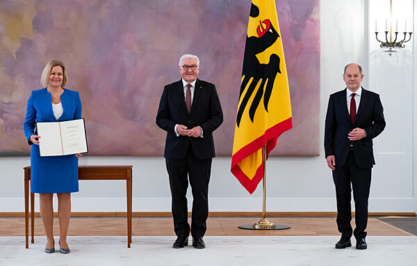 Bundespräsident ernennt neue Bundesregierung