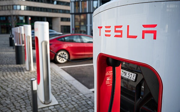 Tesla Schnellladestation