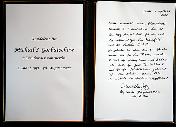 Kondolenzbuch für Gorbatschow im Roten Rathaus