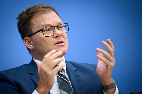 Vorstellung Bericht des Ost-Beauftragten