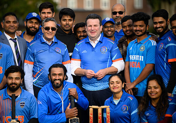 Bundesarbeitsminister Heil besucht Cricket-Spiel