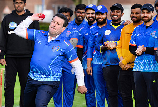 Bundesarbeitsminister Heil besucht Cricket-Spiel