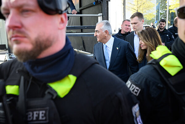 Iranischer Schah-Sohn Pahlavi besucht Berlin