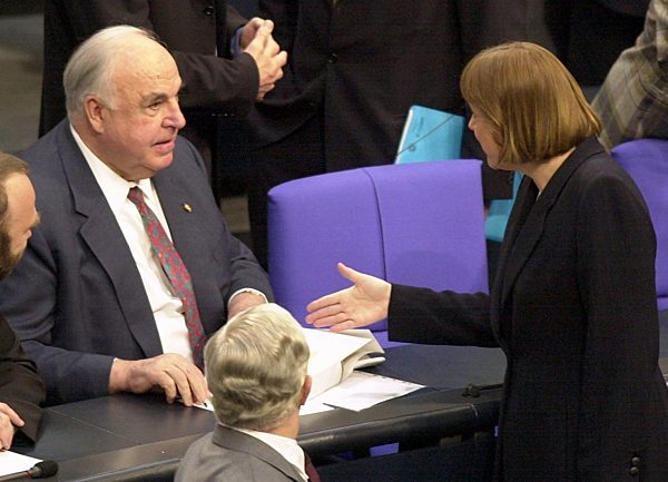 Kohl kehrt in den Bundestag zurück