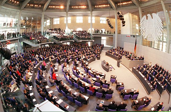 Reichstag eröffnet - Blick in den Plenarsaal