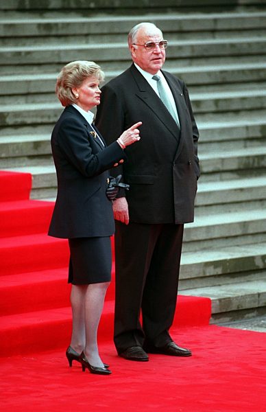 State ceremony in Berlin marks 50th anniversary of end of WWII