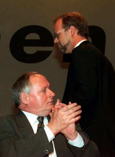 Sensation in Mannheim: Lafontaine zum SPD-Chef gewählt