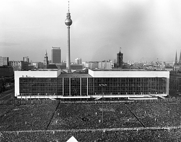 DDR - Palast der Republik Berlin (Ost)
