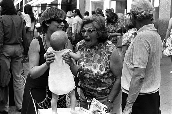 DDR - Großmutter trifft Enkelkind