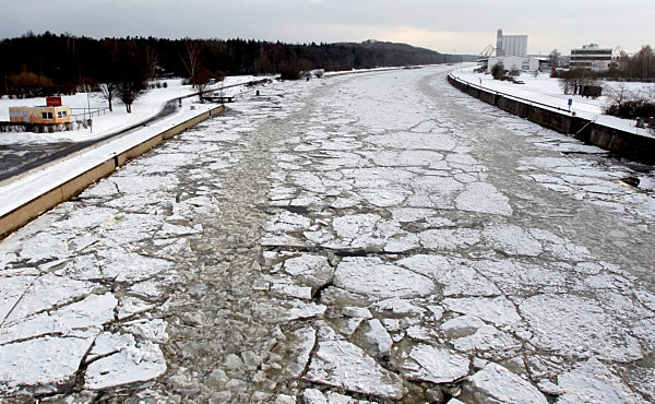 Schifffahrt auf Main-Donau-Kanal eingestellt