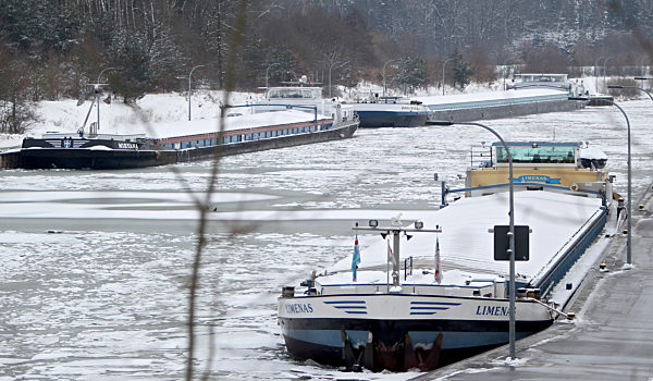 Schifffahrt auf Main-Donau-Kanal eingestellt