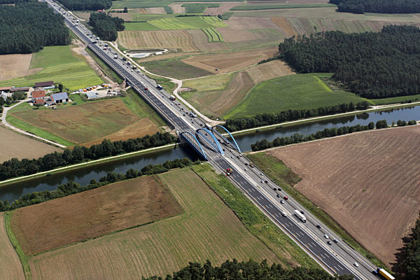 Luftaufnahme der Autobahn A6 bei Schwabach