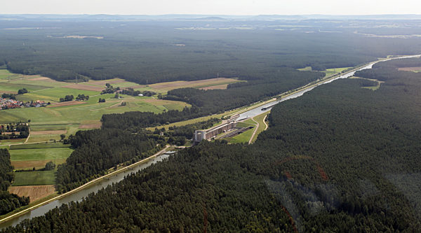 Luftaufnahme der Schleuse Leerstetten am Main-Donau-Kanal