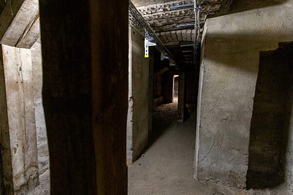 Verein geht im Nürnberger Untergrund auf Bunkersuche