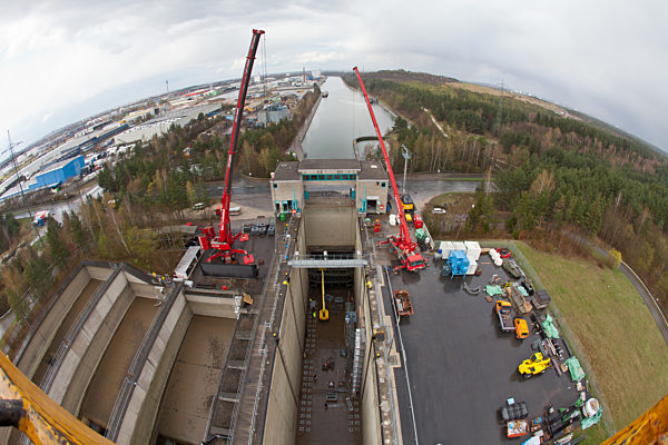 Schleusenarbeiten am Main-Donau-Kanal - Schifffahrt ruht