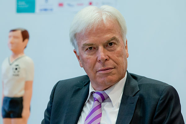 Sportmagazin "kicker" - Holzschuh