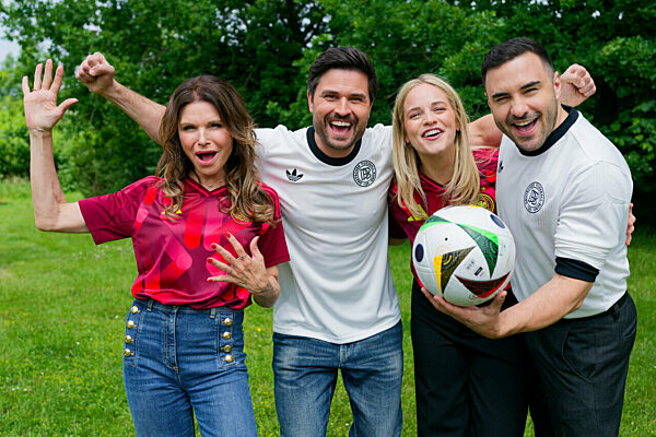 Unter uns um Fußballtrikots