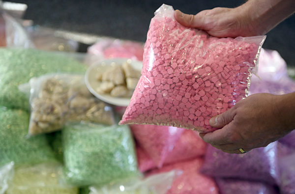 Zoll zeigt beschlagnahmte Drogen