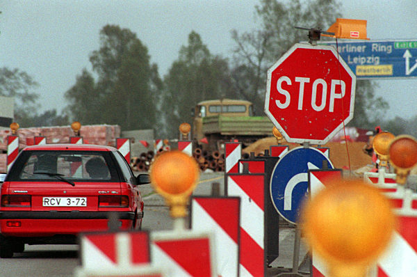 Eine Nervenprobe für Autofahrer ist die Passage des Hermsdorfer Kreuzes in...