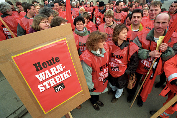 Straßenbauamt - Warnstreik (Archivfoto und Text 1996)