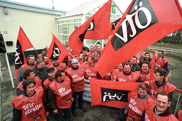 Thüringer Busfahrer streiken (Archivfoto und Text 1995)