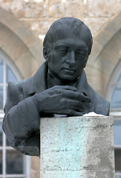 Eine Büste des Philosophen Georg Wilhelm Friedrich Hegel (1770-1831) steht...