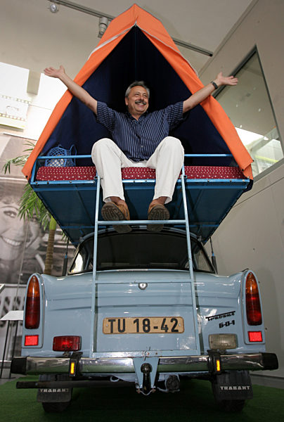 Wolfgang Stumph im Trabi "Schorsch"