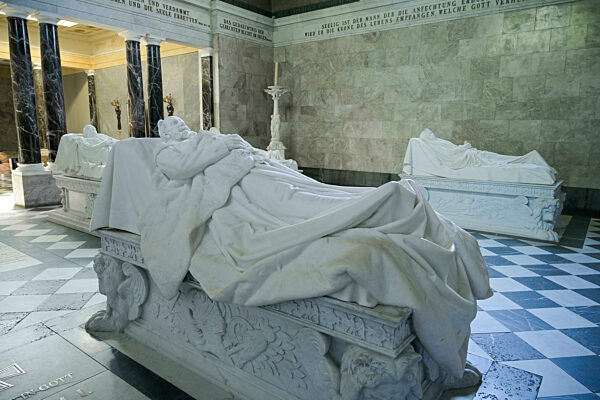 Marmorsarkophag Kaiser Wilhelm I.,  Mausoleum im Schloßgarten Charlottenburg, Charlottenburg-Wilmersdorf, Berlin, Deutschland