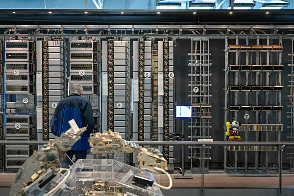 Schaltschränke für Telekommunikation, Heinz Nixdorf MuseumsForum, Fürstenallee, Paderborn, Nordrhein-Westfalen, Deutschland