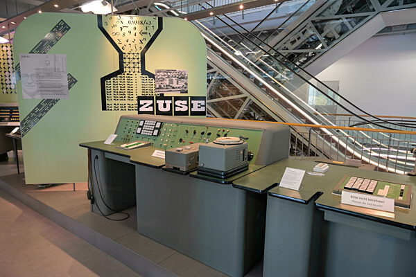 Computer Zuse Z23, Heinz Nixdorf MuseumsForum, Fürstenallee, Paderborn, Nordrhein-Westfalen, Deutschland