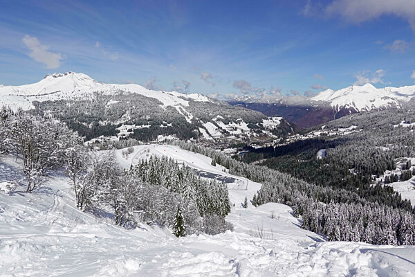 Tal von Les Gets, Wintersportgebiet Portes du Soleil, Haute-Savoie, Frankreich
