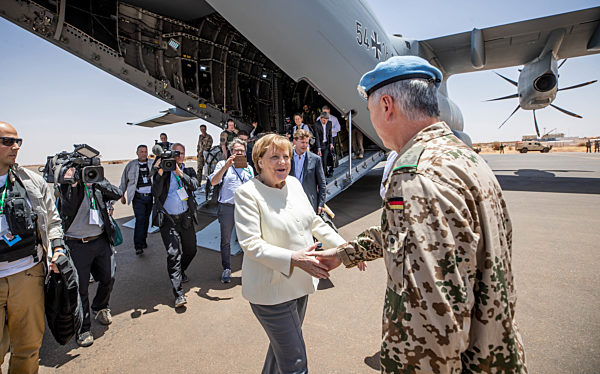 Kanzlerin Angela Merkel in Afrika