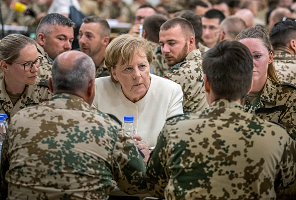 Kanzlerin Merkel in Afrika