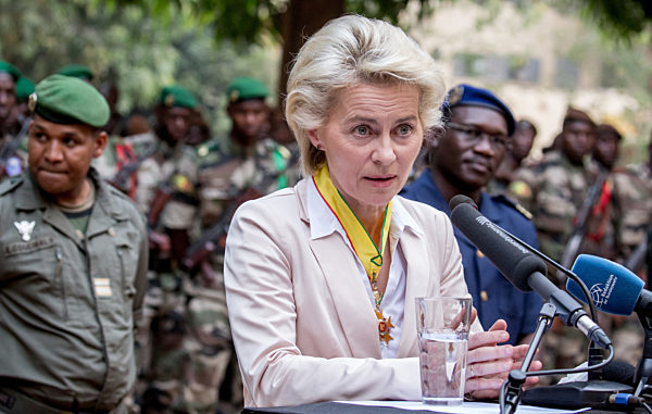 Von der Leyen besucht Mali
