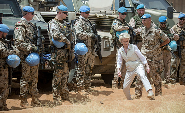 Von der Leyen besucht Mali