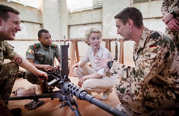 Von der Leyen besucht Mali