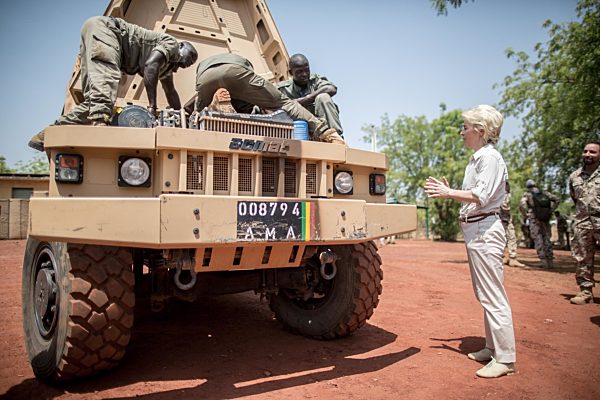 Von der Leyen besucht Mali