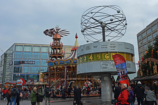Berlin - Weihnachtsmarkt auf dem Alexanderplatz