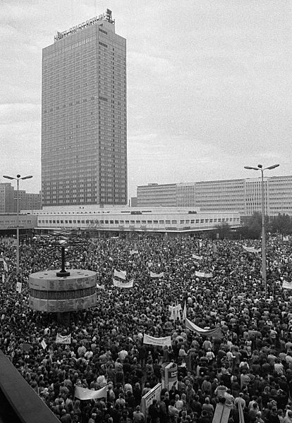 DDR - Wende - Großdemonstration in Berlin
