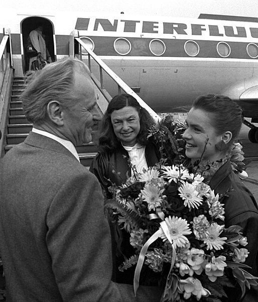 DDR - Ankunft Olympiasiegerin Witt