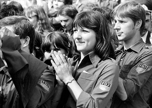 DDR - Ehrung fuer antifaschistische Widerstandskaempfer