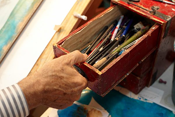 Nahaufnahme der Hand von Ali Mitgutsch