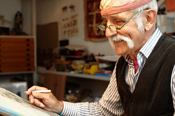 Portrait des Grafikers und Künstlers Ali Mitgutsch