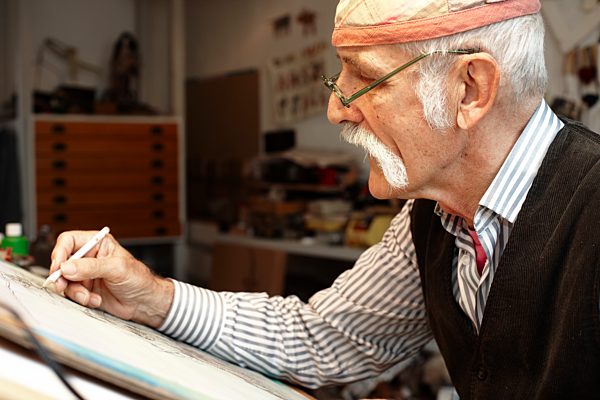 Portrait des Grafikers und Künstlers Ali Mitgutsch