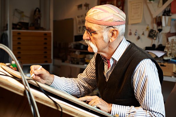 Portrait des Grafikers und Künstlers Ali Mitgutsch