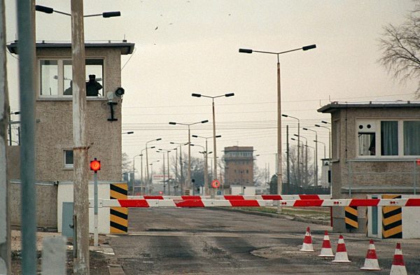 Berliner Mauer   (Archivfoto 1988)