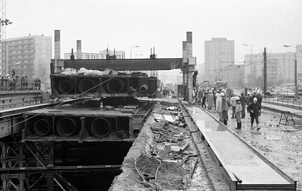 DDR - Brückenbau S-Bahnhof Leninallee in Berlin
